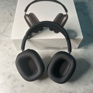 AirPods Pro max black